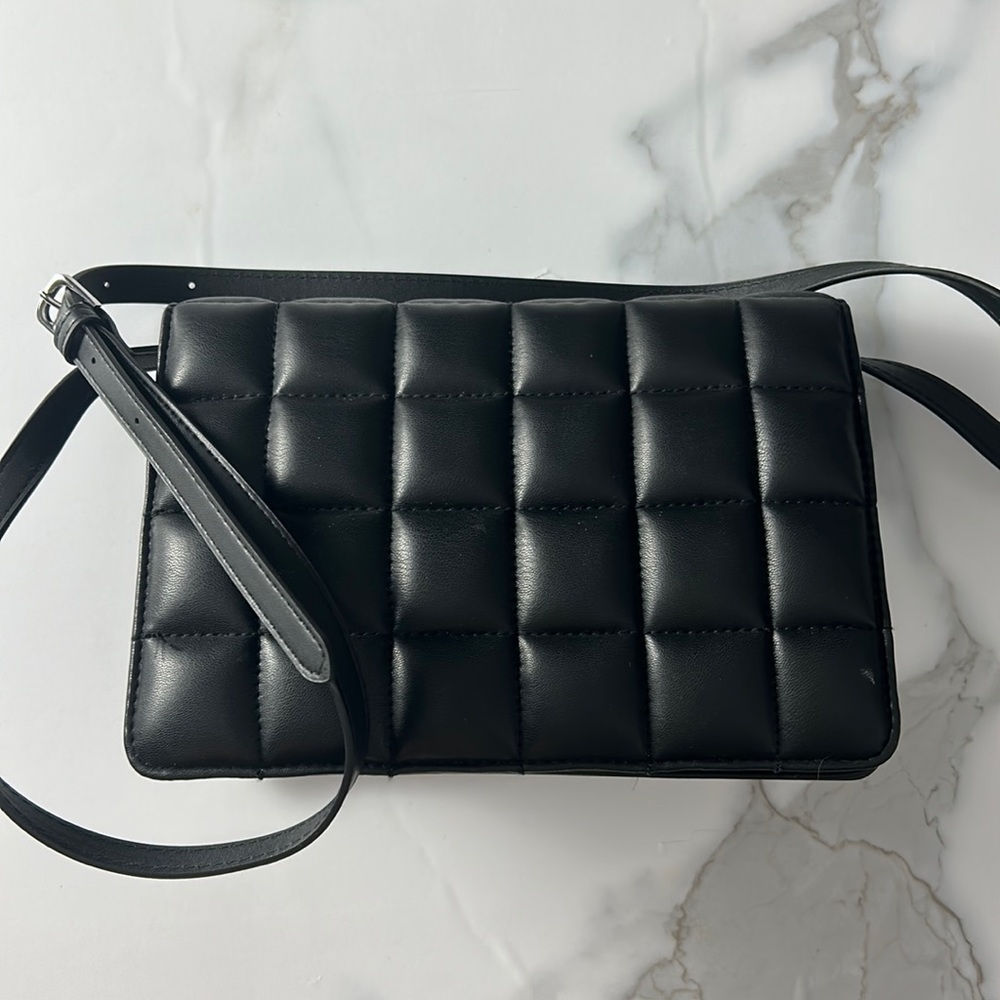 NWOT H&M black puffy quilted crossbody bag